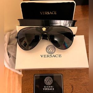 VERSACE BAROQUE SUNGLASSES